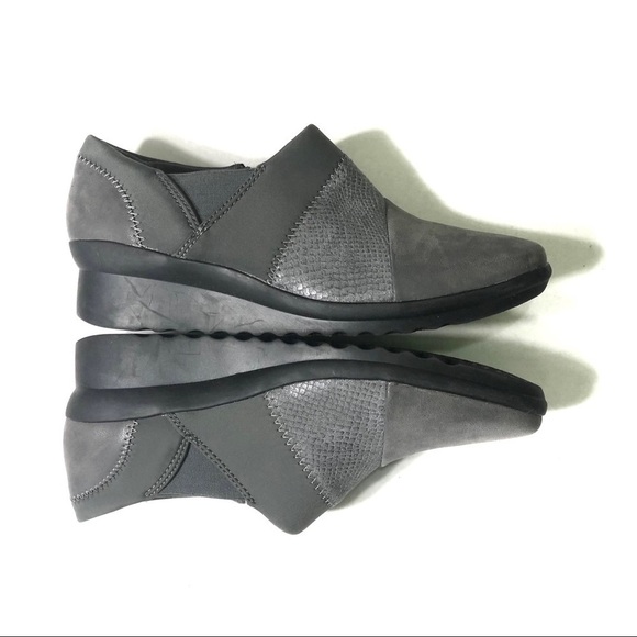 Cloudsteppers by Clarks Booties Sz 7 Ankle Boots Shoes Gray - Picture 1 of 7